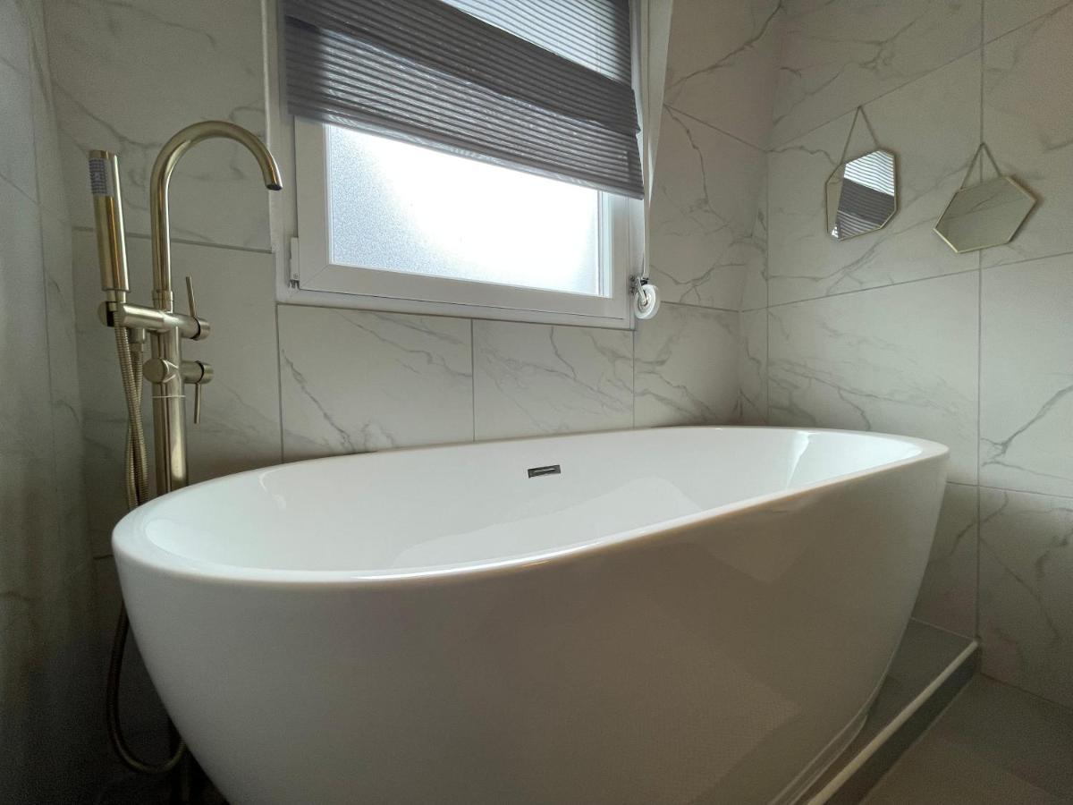 Luxus Apartment Am Fremersberg - Zentral - Mit Sauna & Badewanne Baden-Baden Exterior foto